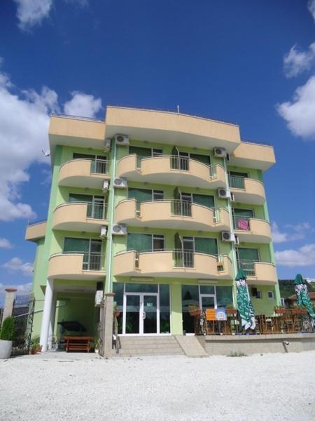 Anelia Family Hotel Kavarna Exterior photo